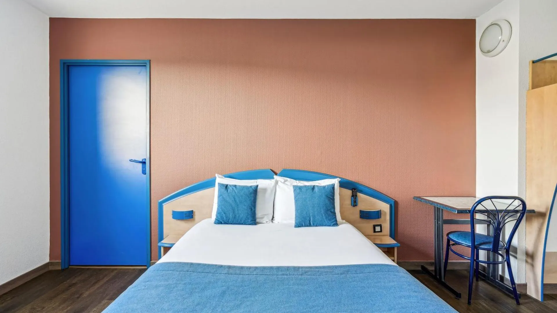 Hotel Akena Chateaurenard - Parc Des Expositions Avignon 2*,