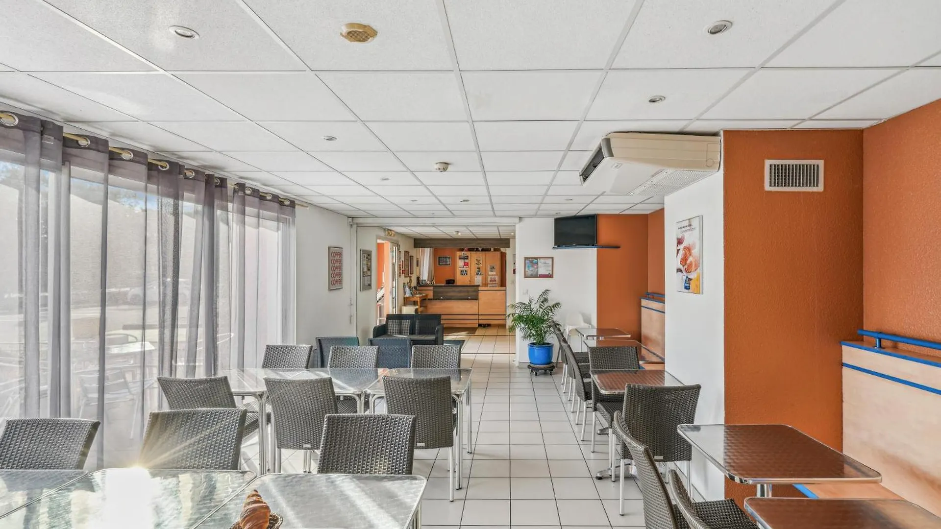 Hotel Akena Chateaurenard - Parc Des Expositions Avignon